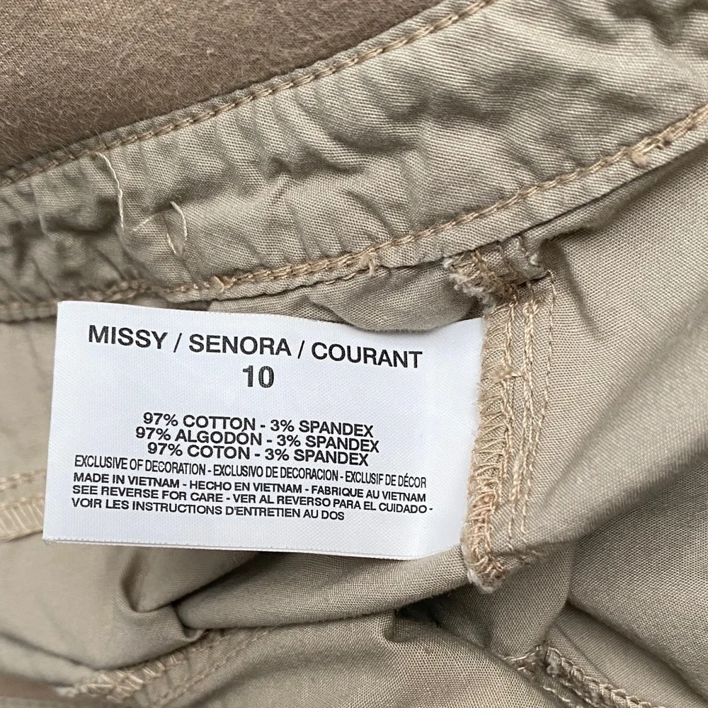 Gloria Vanderbilt Women's Beige Bermuda Shorts